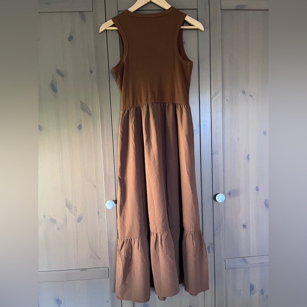 Sleeveless Brown Maxi Dress 🐻 - Picture 4 of 5